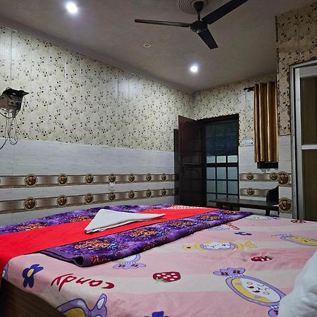 Hotel Chitrarth & Party Lawn Haldwāni Szoba fotó